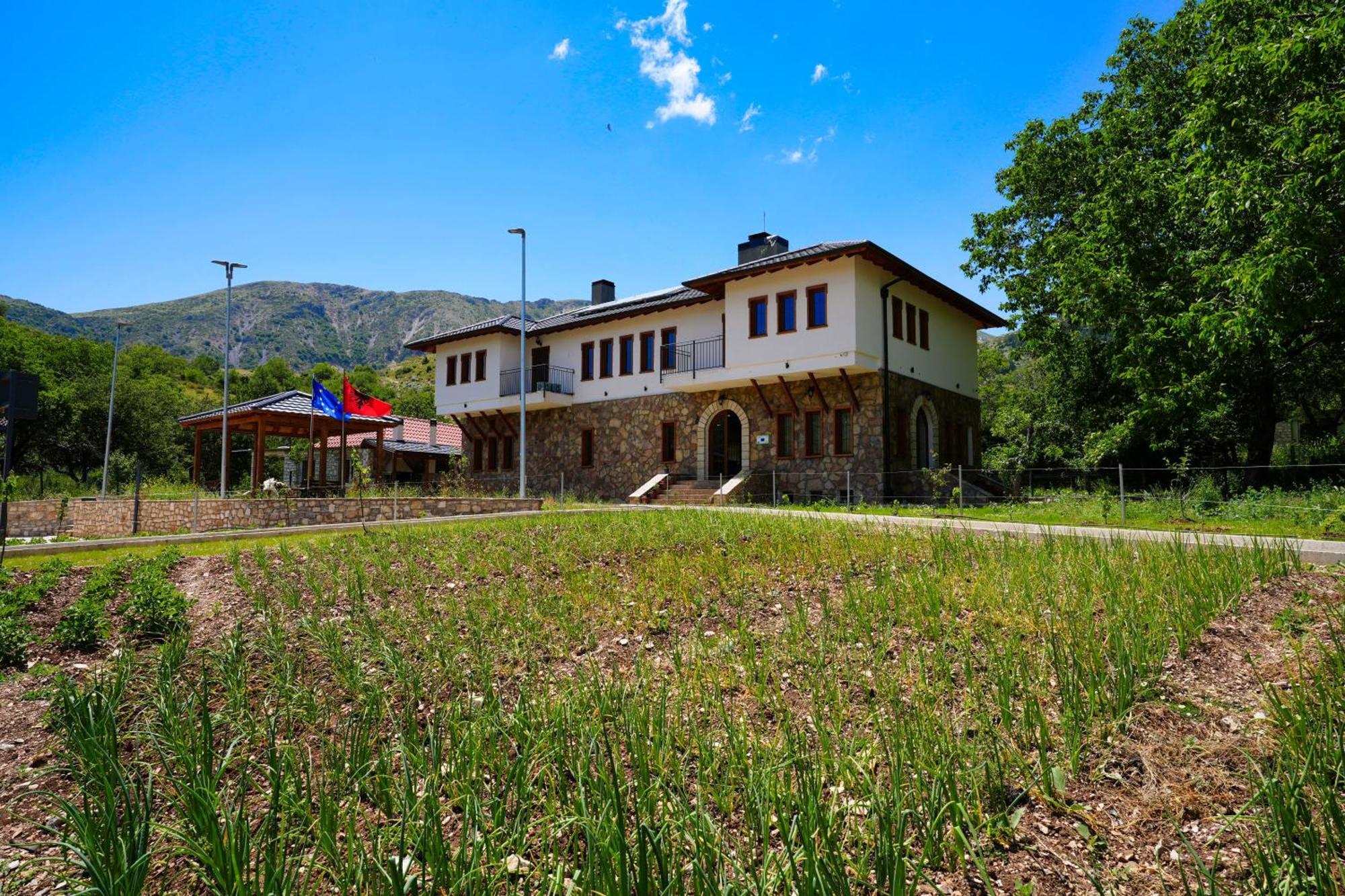 Hotel Agroturizem Dr Bizhga Gusmar