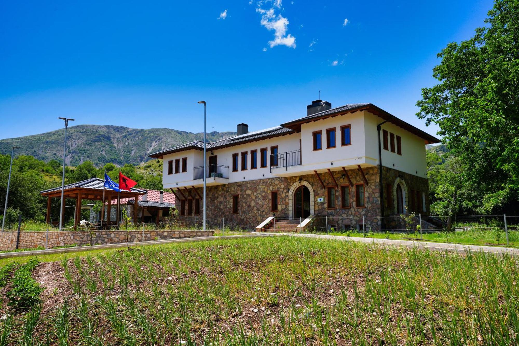Hotel Agroturizem Dr Bizhga 5*