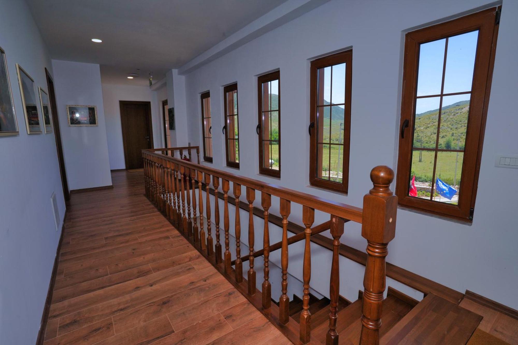 Hotel Agroturizem Dr Bizhga 5*