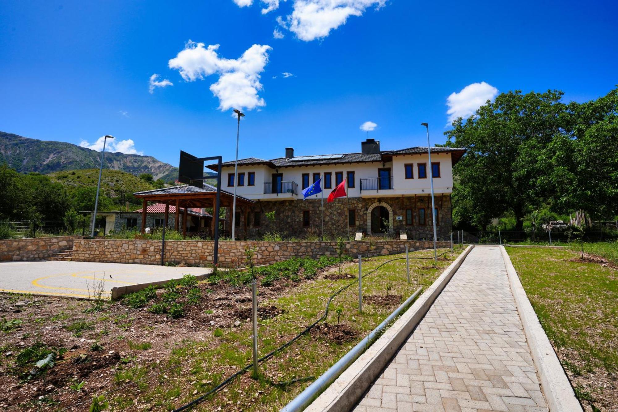 Hotel Agroturizem Dr Bizhga Gusmar