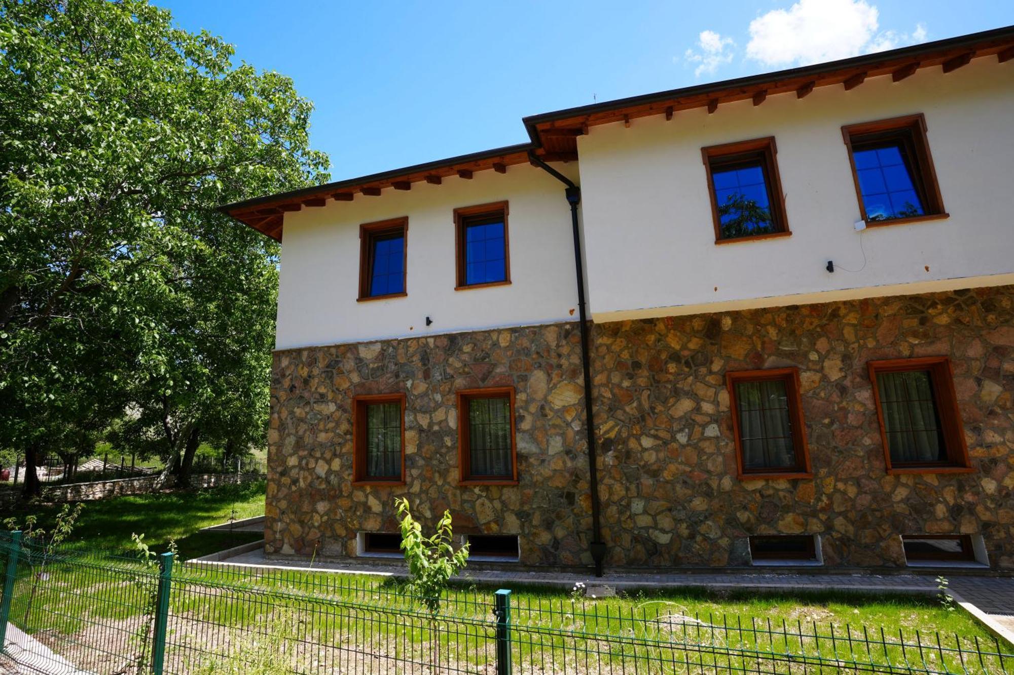 Hotel Agroturizem Dr Bizhga