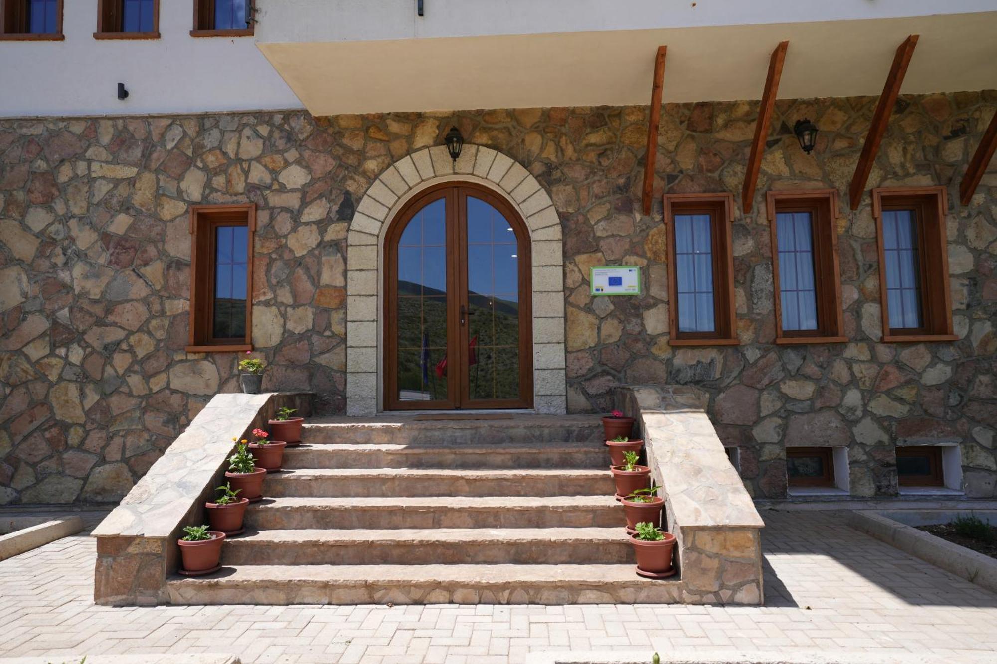 Hotel Agroturizem Dr Bizhga Gusmar