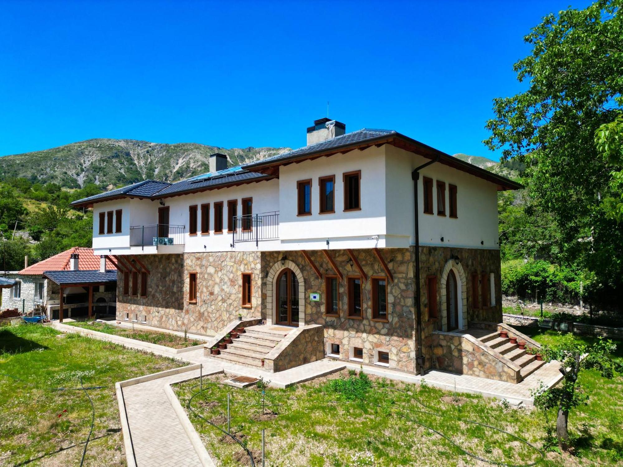 Hotel Agroturizem Dr Bizhga 5*